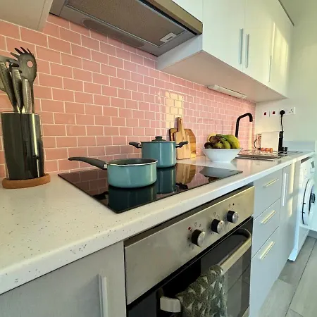 Stylish In Finikoudes 300m From The Apartment *