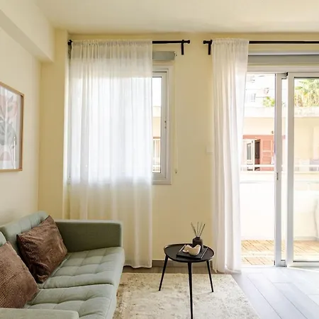 Stylish In Finikoudes 300m From The Apartment Larnaca
