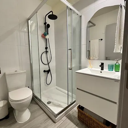 Stylish In Finikoudes 300m From The Larnaca